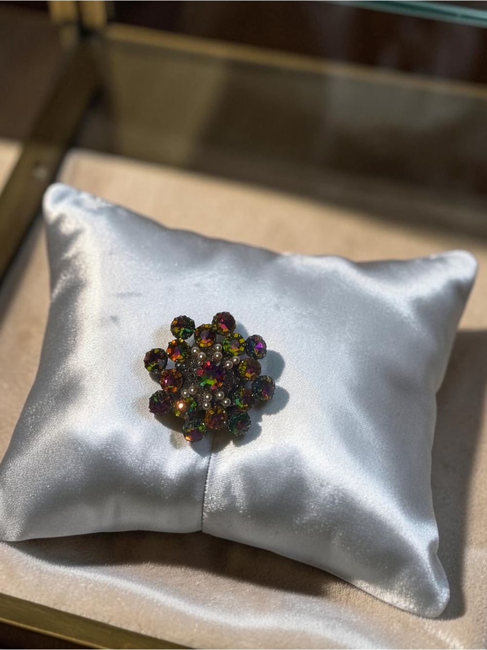 Vintage Aurora Borealis Rainbow Rhinestone Floral Brooch Gold Tone Statement Pin - Picture 3 of 8